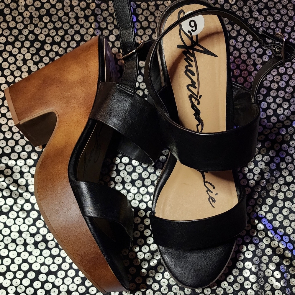 American Rag platform sandals.  Sz 9 - Picture 3 of 3
